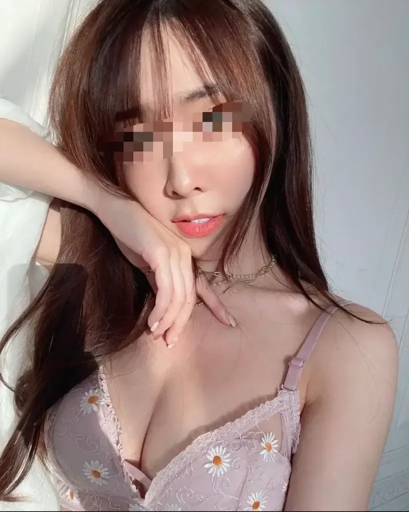 น้อง น้อง บราวนี่ — สาทร