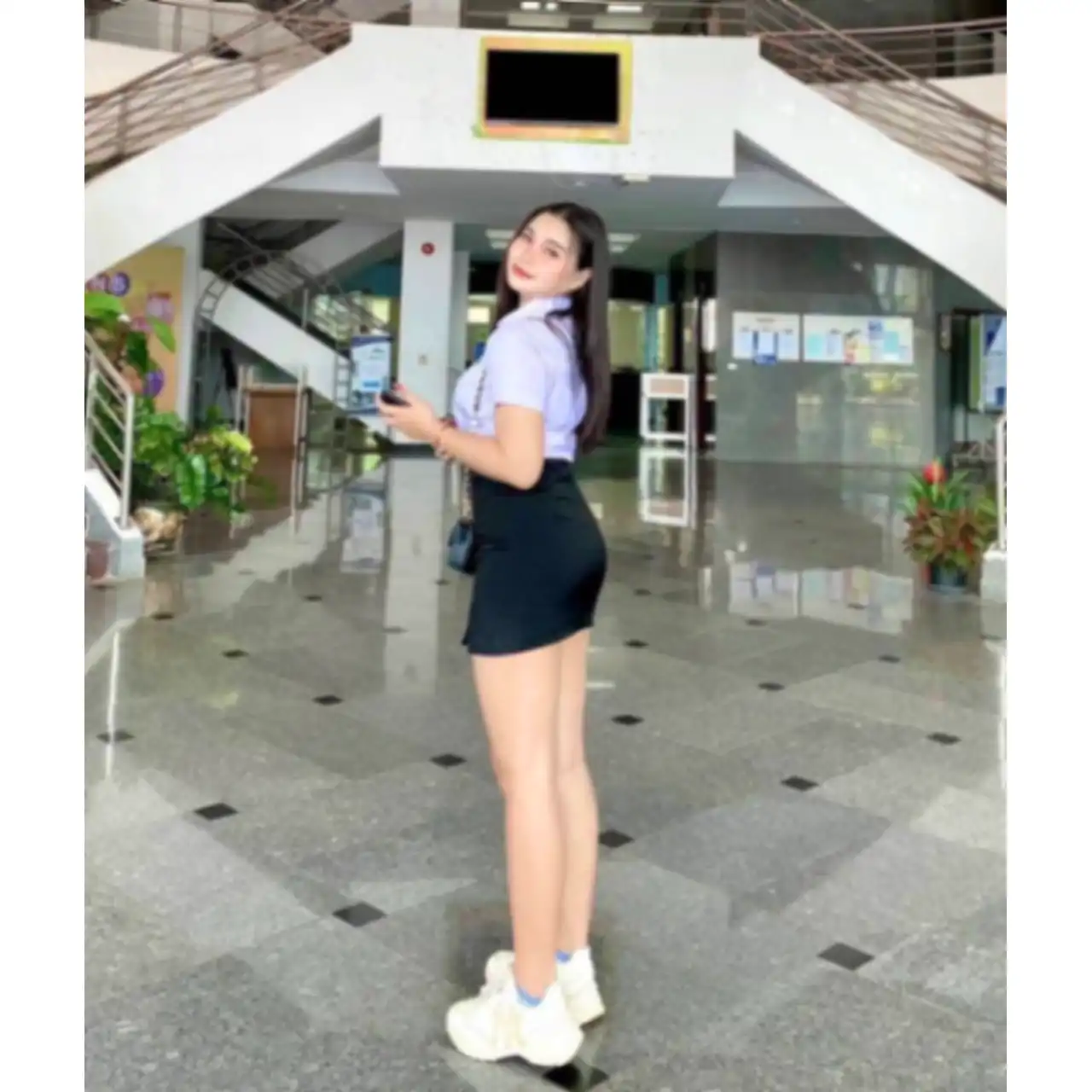 น้อง น้อง แนน รับคาชุดนักศึกษา — หลักสี่